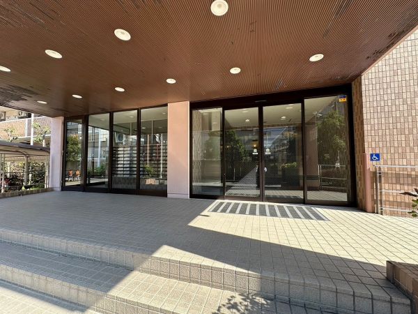 エントランス  写真撮影日：2025-03-16