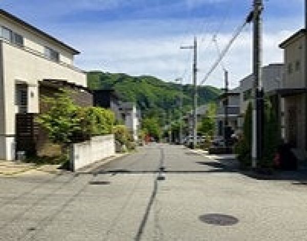 前面道路含む現地写真  写真撮影日：2025-05-02