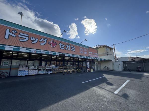 ドラッグセガミ井高野店 540m 写真撮影日：2025-08-22