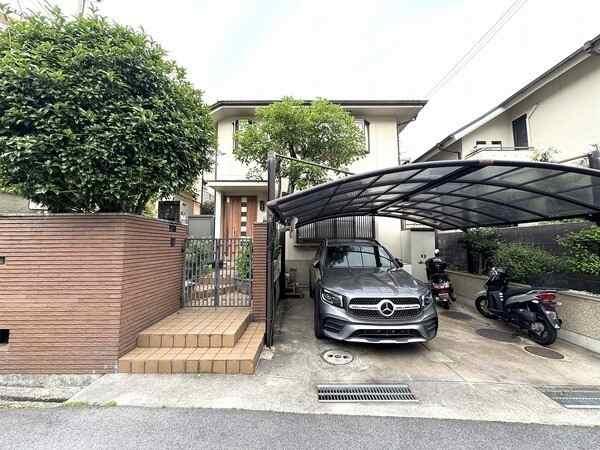 54坪超のゆとりある敷地。阪急千里線「千里山」駅徒歩9分で、通勤・通学がしやすい立地です。