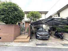 54坪超のゆとりある敷地。阪急千里線「千里山」駅徒歩9分で、通勤・通学がしやすい立地です。