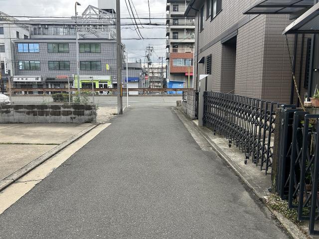前面道路含む現地写真  写真撮影日：2025-06-06