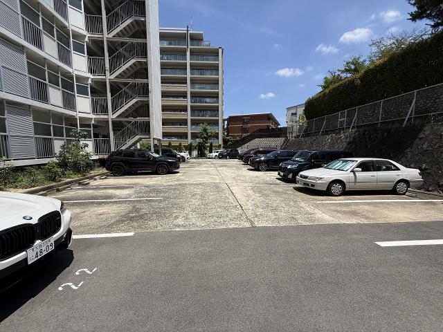 駐車場(共用設備)  写真撮影日：2025-07-03