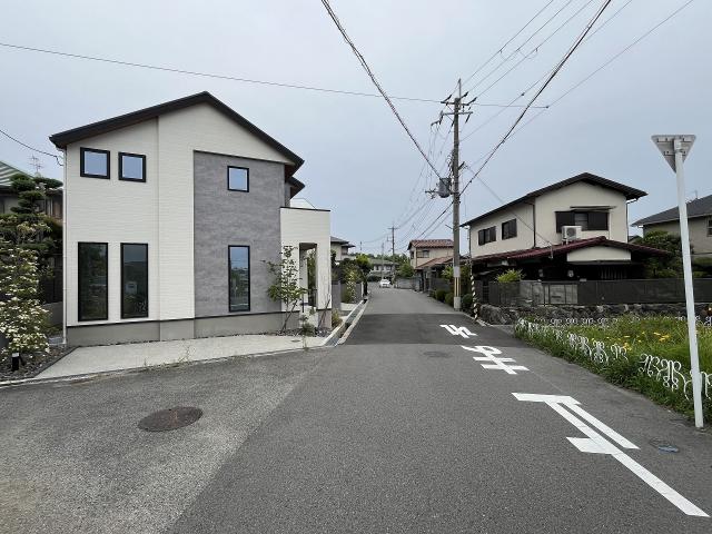 前面道路含む現地写真  写真撮影日：2025-07-04