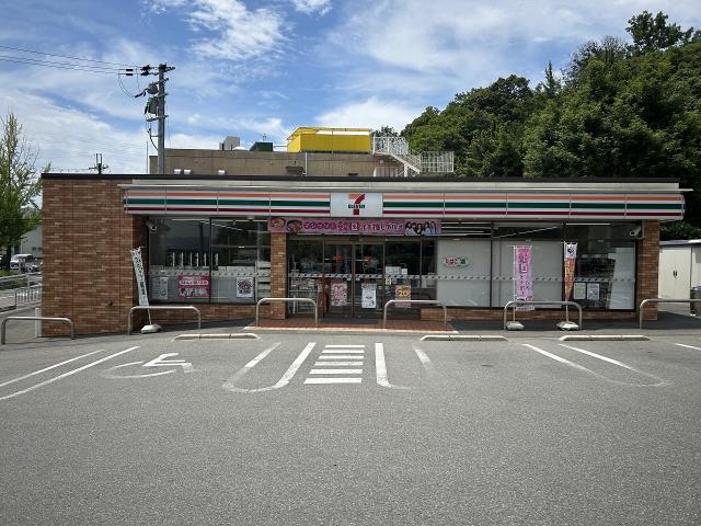 セブンイレブン富田林梅の里店 930m 写真撮影日：2025-06-23