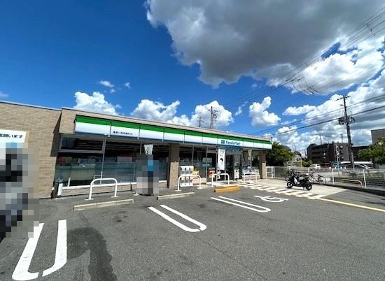 ファミリーマート寝屋川黒原橘町店 400m 写真撮影日：2025-07-26