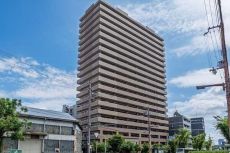 大阪メトロ各線「天神橋筋六丁目」駅徒歩8分。徒歩1分のバス停より、JR「大阪」駅へバスアクセスも可。