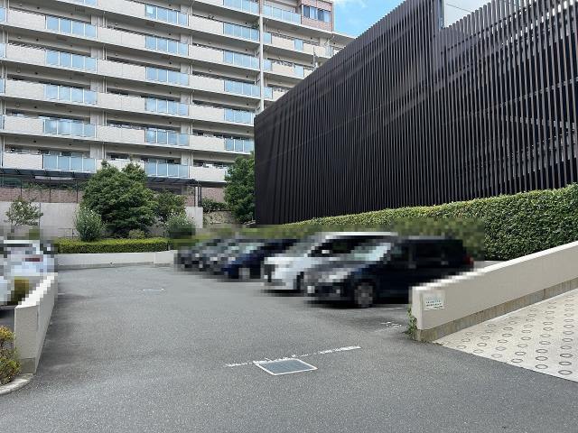 駐車場(共用設備)  写真撮影日：2025-08-10