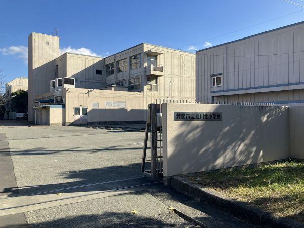 箕面市豊川北小学校 250m 写真撮影日：2025-08-10