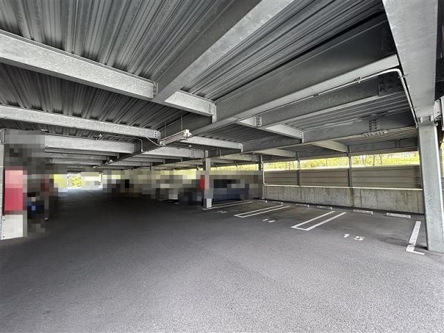 駐車場(共用設備)  写真撮影日：2025-08-24