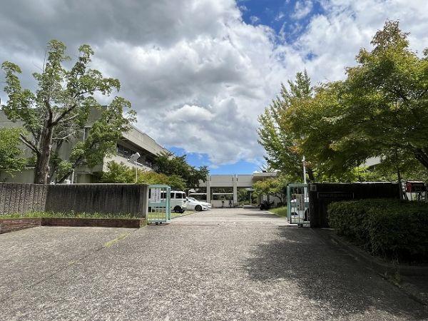 吹田市立古江台中学校 1310m 写真撮影日：2025-08-22