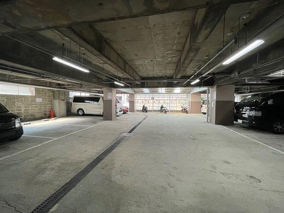 駐車場(共用設備)  写真撮影日：2025-08-24