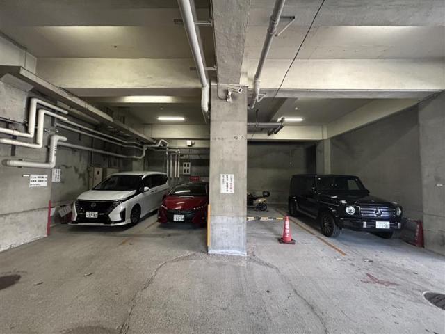 駐車場(共用設備)  写真撮影日：2025-08-20