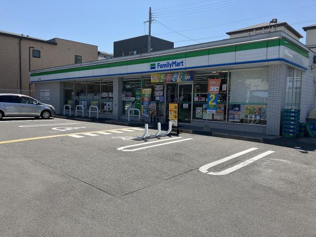 ファミリーマート豊中緑丘店 250m 写真撮影日：2025-09-01