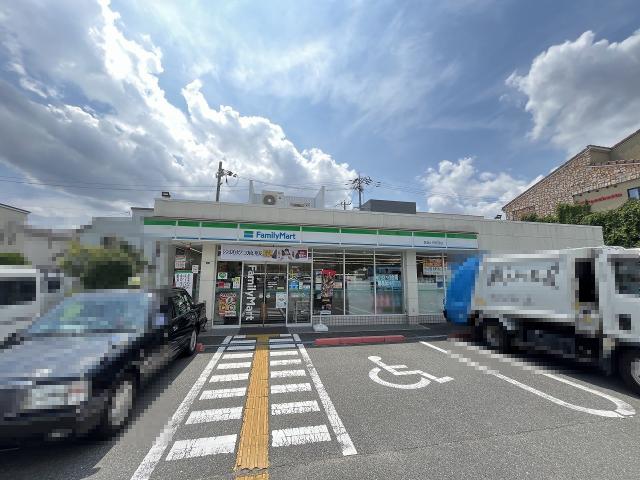 ファミリーマート箕面小野原西店 580m 写真撮影日：2025-09-26