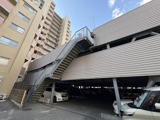 駐車場(共用設備)  写真撮影日：2025-11-10