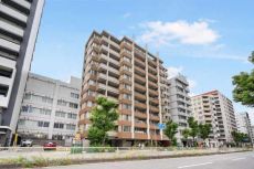 JR東西線「大阪天満宮」駅徒歩7分、地下鉄谷町線・堺筋線「南森町」駅徒歩9分。通勤・通学に便利です。