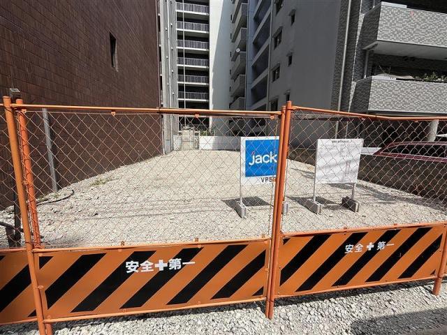 対象物件向かい工事現場 10m 写真撮影日：2025-09-26