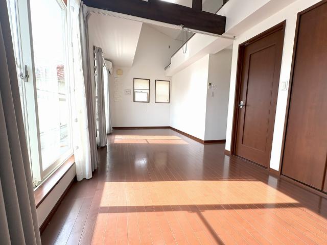 リビング以外の居室  写真撮影日：2025-11-02