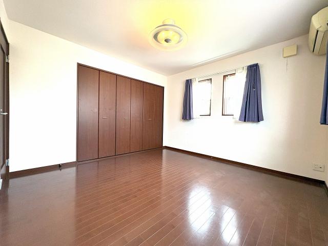 リビング以外の居室  写真撮影日：2025-11-02