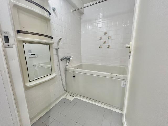 浴室  写真撮影日：2025-10-01