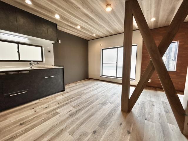 リビング  写真撮影日：2025-10-01