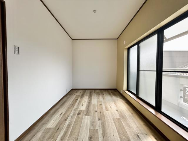 リビング以外の居室  写真撮影日：2025-10-01