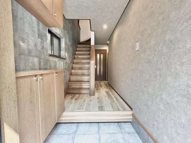 玄関  写真撮影日：2025-10-01