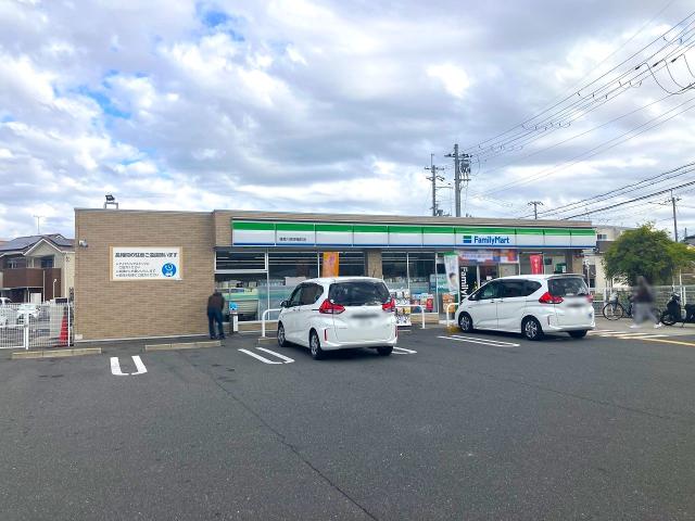 ファミリーマート 寝屋川黒原橘町店 400m 写真撮影日：2025-10-27
