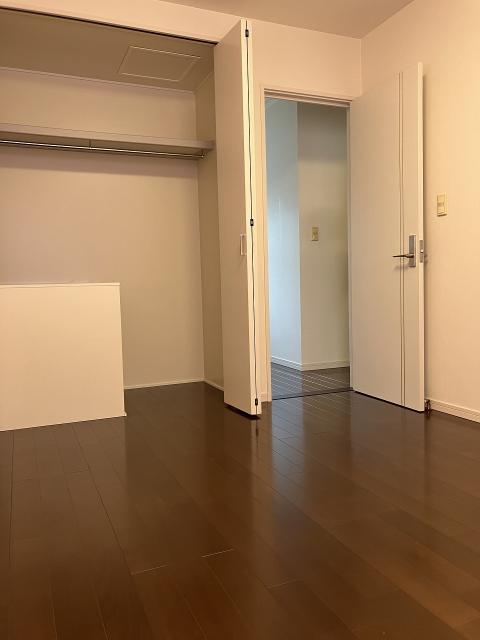 リビング以外の居室  写真撮影日：2025-10-16