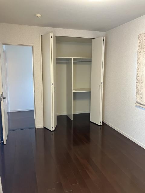 リビング以外の居室  写真撮影日：2025-10-16