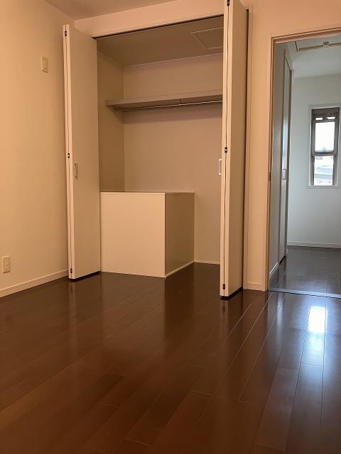 リビング以外の居室  写真撮影日：2025-10-16