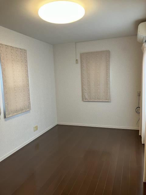 リビング以外の居室  写真撮影日：2025-10-16