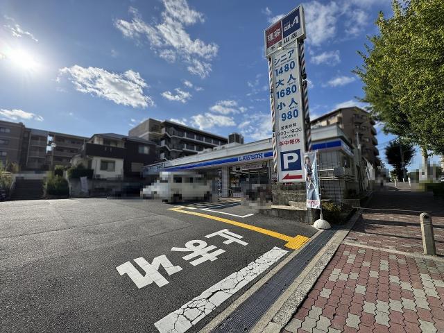 ローソン吹田千里山東4丁目店 190m 写真撮影日：2025-10-26