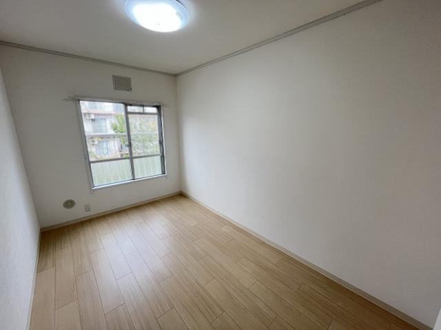 リビング以外の居室  写真撮影日：2025-10-26