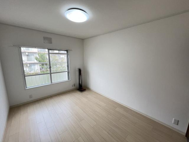 リビング以外の居室  写真撮影日：2025-10-26