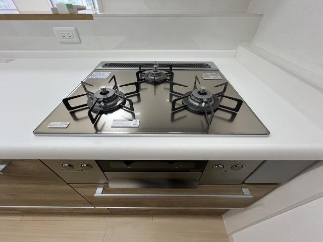 発電・温水設備 3口ガスコンロ  写真撮影日：2025-10-26