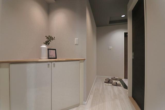 玄関  写真撮影日：2025-10-01