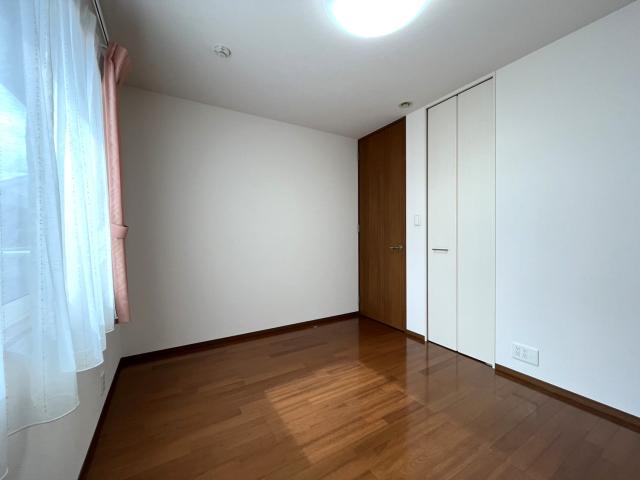 リビング以外の居室  写真撮影日：2025-10-30