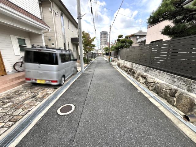 前面道路含む現地写真  写真撮影日：2025-10-30