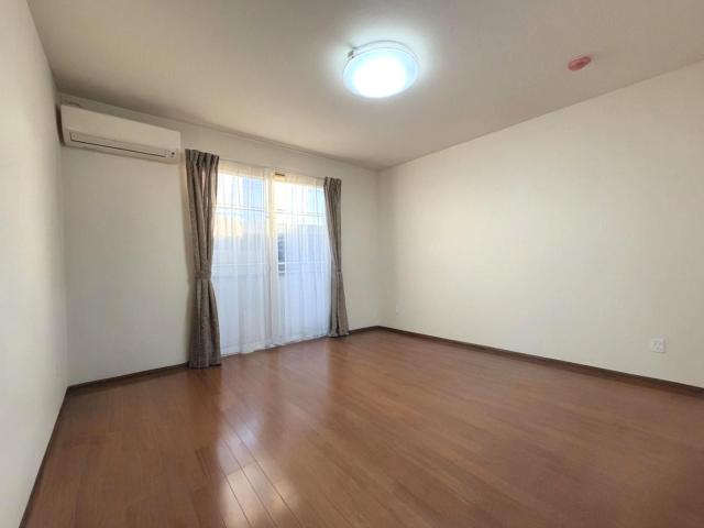 リビング以外の居室  写真撮影日：2025-10-30