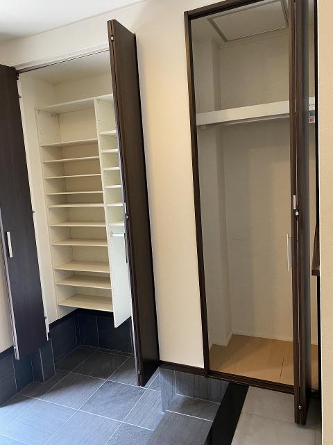 玄関  写真撮影日：2025-10-30