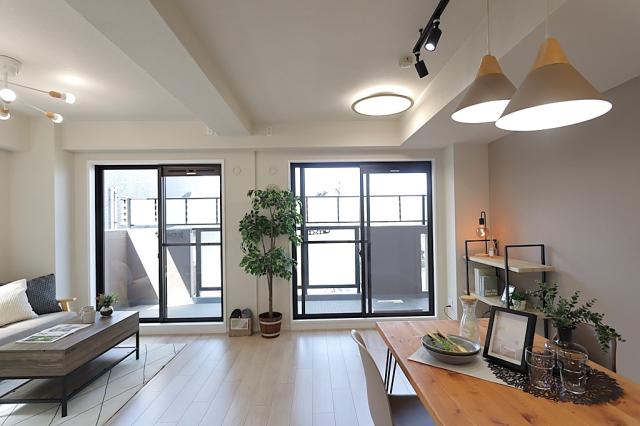 リビング  写真撮影日：2025-11-01