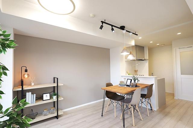 リビング  写真撮影日：2025-11-01