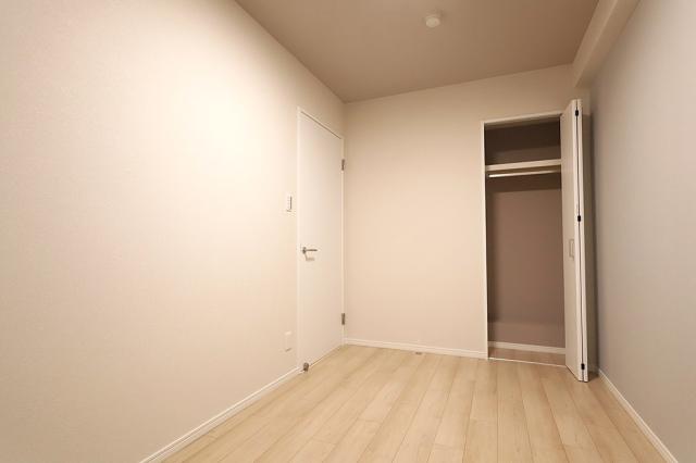 リビング以外の居室  写真撮影日：2025-11-01