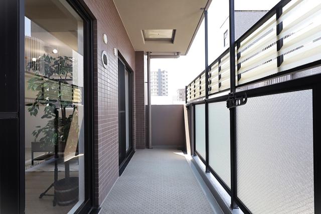 バルコニー  写真撮影日：2025-11-01