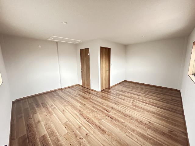 リビング以外の居室  写真撮影日：2025-11-02