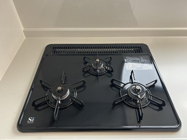 発電・温水設備 ３口ガスコンロ  写真撮影日：2025-11-02