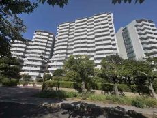 総戸数173戸、11号棟と合わせて441戸の大規模マンションです。