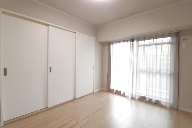 リビング以外の居室  写真撮影日：2025-11-01